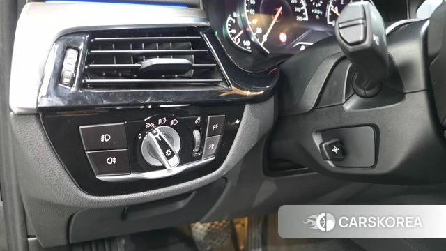 BMW 5 Series (G30) id 4689327 из Кореи 10