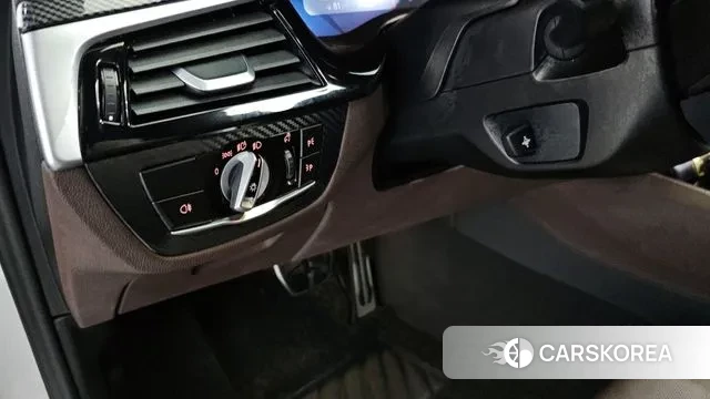 BMW 5 Series (G30) id 3365857 из Кореи 10