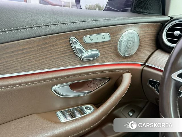 Mercedes-Benz E-class id 4256105 из Китая 10