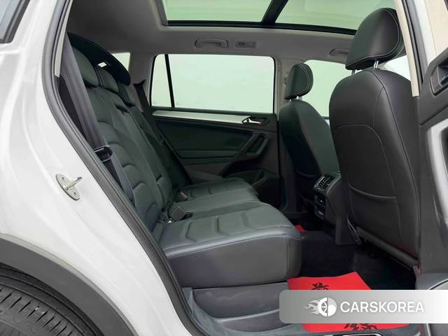 Volkswagen Tiguan L PHEV id 3889108 из Китая 10