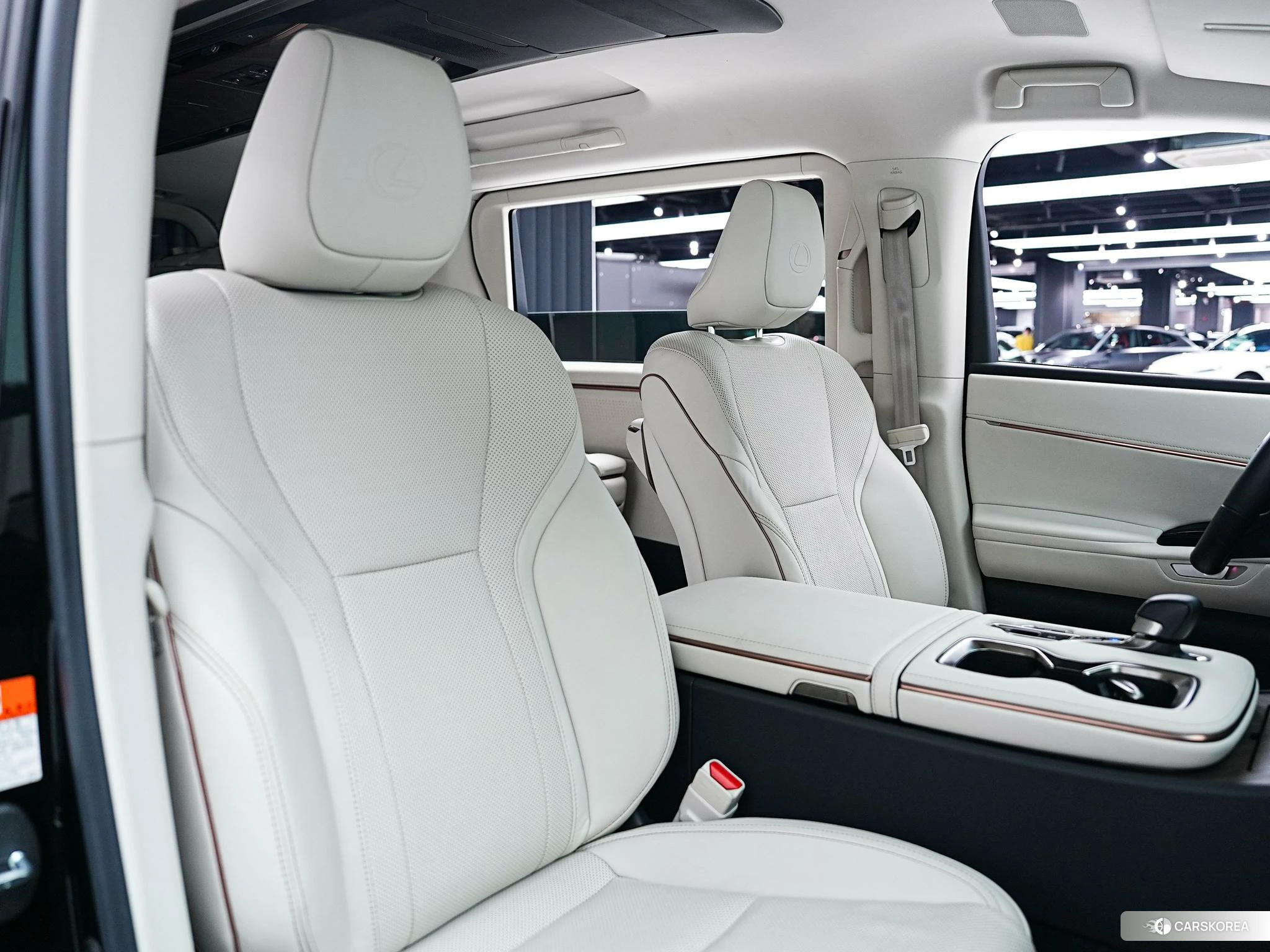 Lexus LM id 4454368 из Китая 10