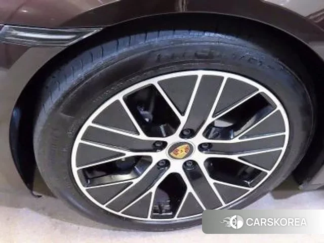 Porsche Taycan id 2910155 из Кореи 10