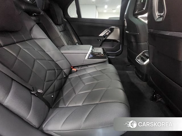 BMW 7 Series (G70) id 4505167 из Кореи 10