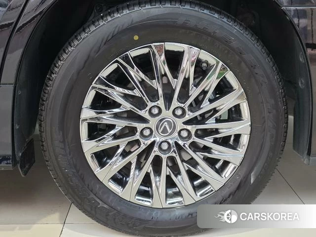 Lexus LM id 4272469 из Китая 10