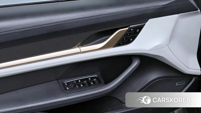 Porsche Taycan id 4201693 из Кореи 10