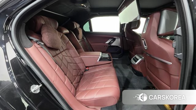 BMW 7 Series (G70) id 3818007 из Кореи 10