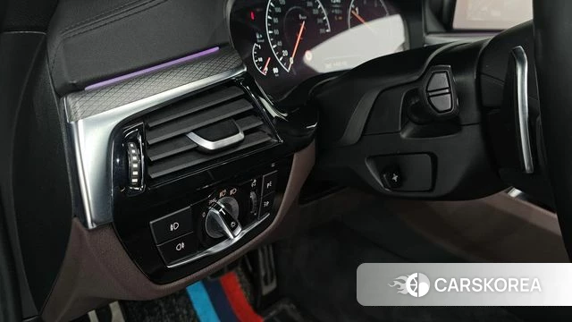 BMW 5 Series (G30) id 3924669 из Кореи 10