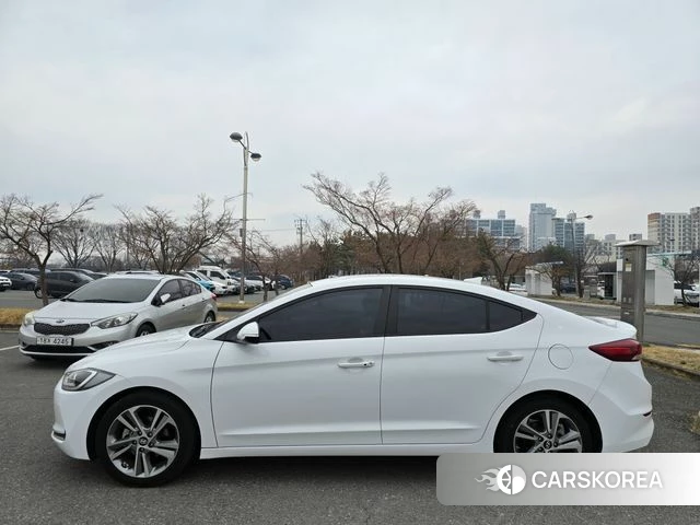 Hyundai Avante AD id 3824936 из Кореи 10