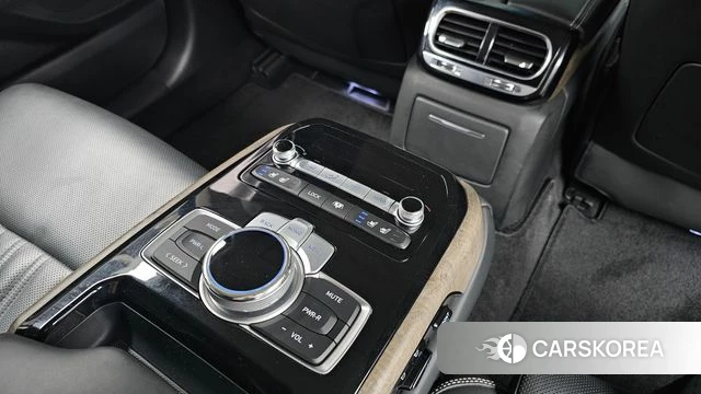Genesis G90 id 4294464 из Кореи 10