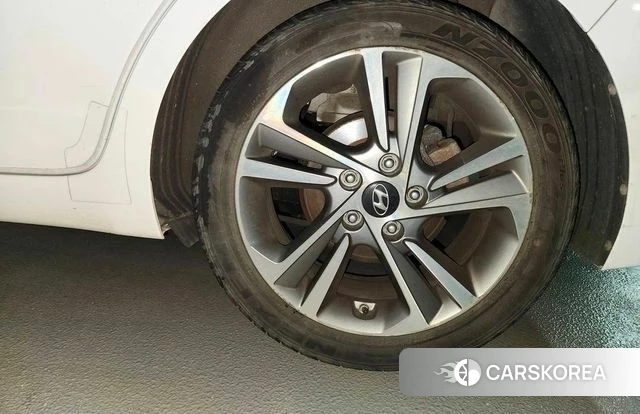 Hyundai Avante AD id 4947282 из Кореи 10
