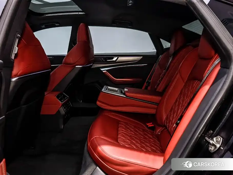 Audi A7L id 4570596 из Китая 10