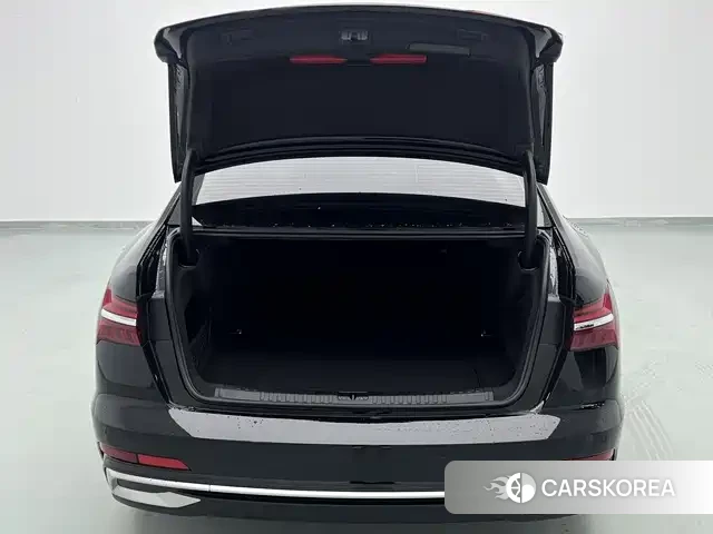 Audi A6L id 4553814 из Китая 10
