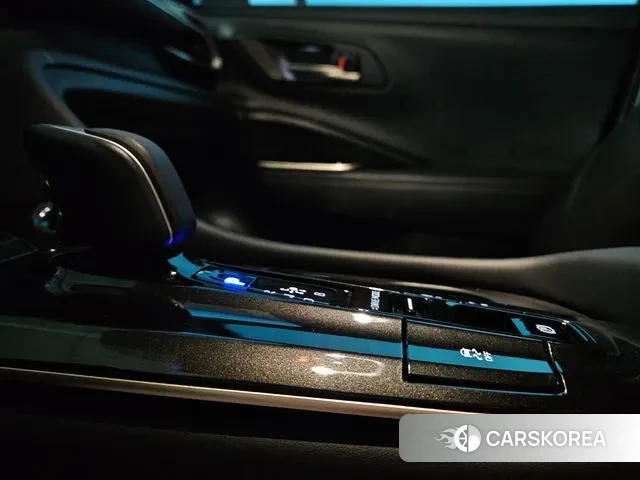 Toyota Crown Crossover id 3644740 из Кореи 10