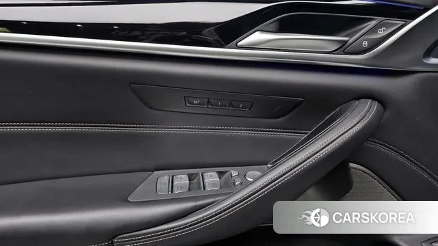 BMW 5 Series (G30) id 2976309 из Кореи 10