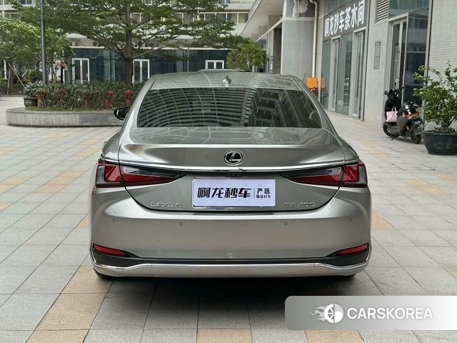 Lexus ES id 4353796 из Китая 10
