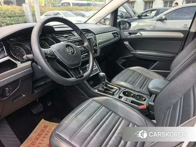 Volkswagen Touran L id 4276248 из Китая 10