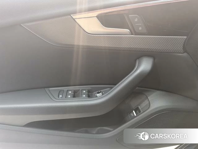 Audi A4L id 4257939 из Китая 10