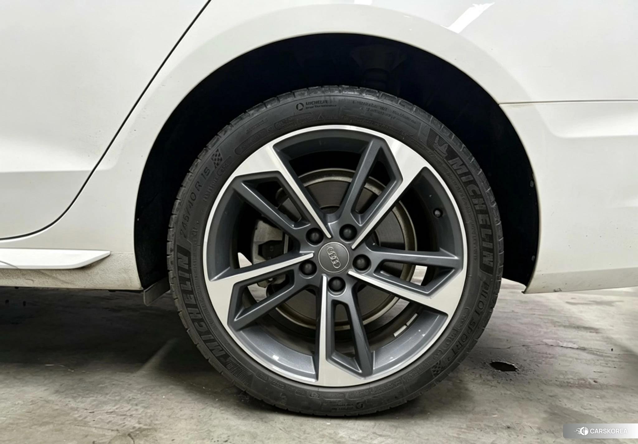 Audi A4L id 4473447 из Китая 10