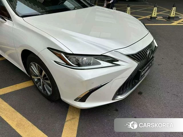 Lexus ES id 4353824 из Китая 10