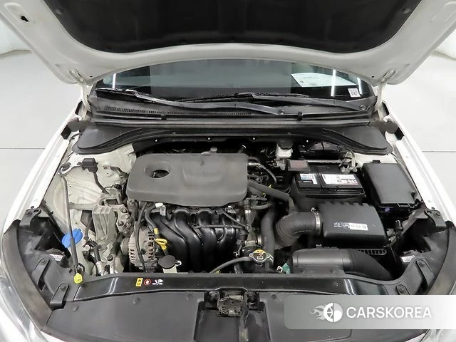 Hyundai Avante AD id 3861626 из Кореи 10