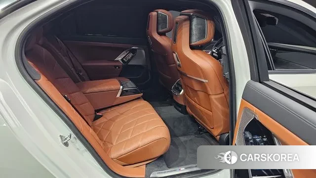 BMW 7 Series (G70) id 2993086 из Кореи 10