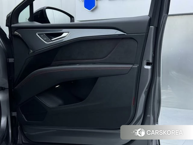 Audi Q5 e-tron id 4301169 из Китая 10