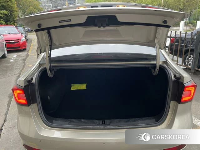 Roewe i5 id 4238979 из Китая 10