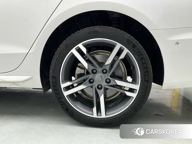 Audi A4L id 4279261 из Китая 10