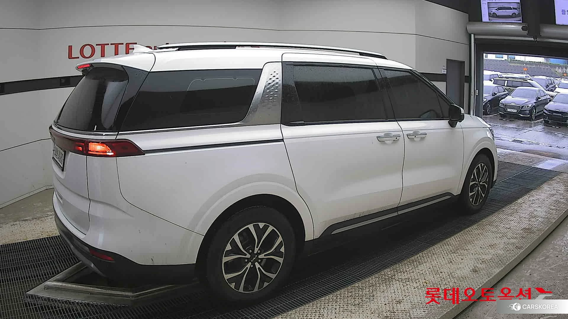 Kia Carnival id 4352415 из Кореи 10
