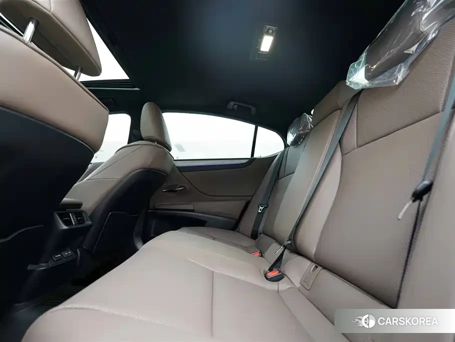 Lexus ES id 4576354 из Китая 10