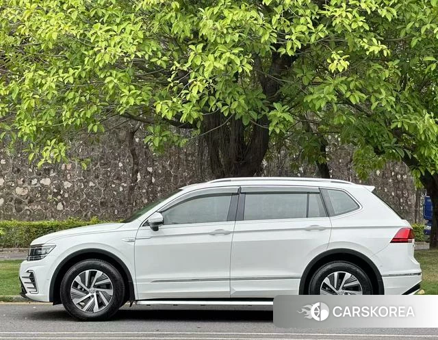 Volkswagen Tiguan L PHEV id 4261566 из Китая 10