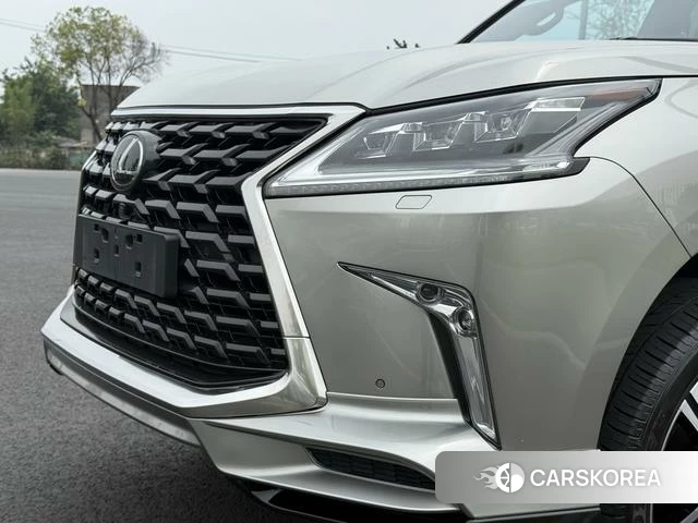 Lexus LX id 4359572 из Китая 10