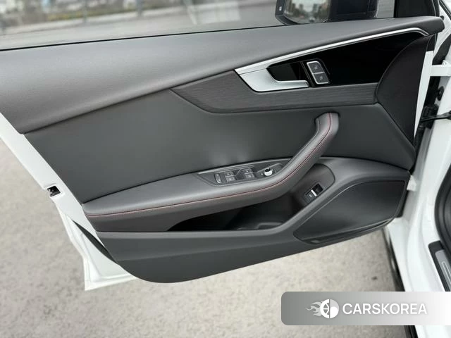 Audi A4L id 4261624 из Китая 10