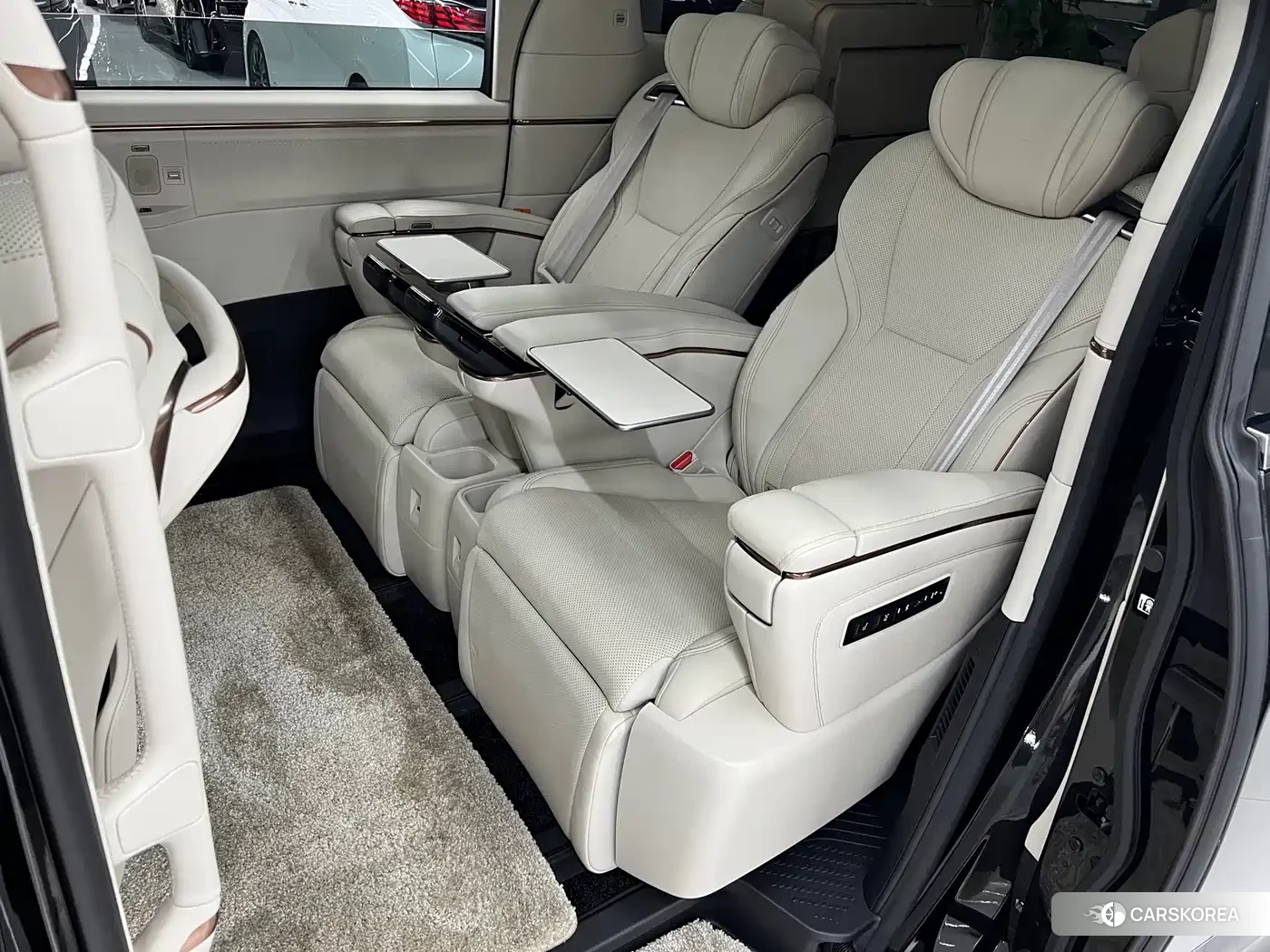 Lexus LM id 4664515 из Китая 10