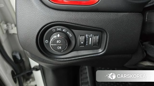 Jeep Renegade id 4345474 из Кореи 10