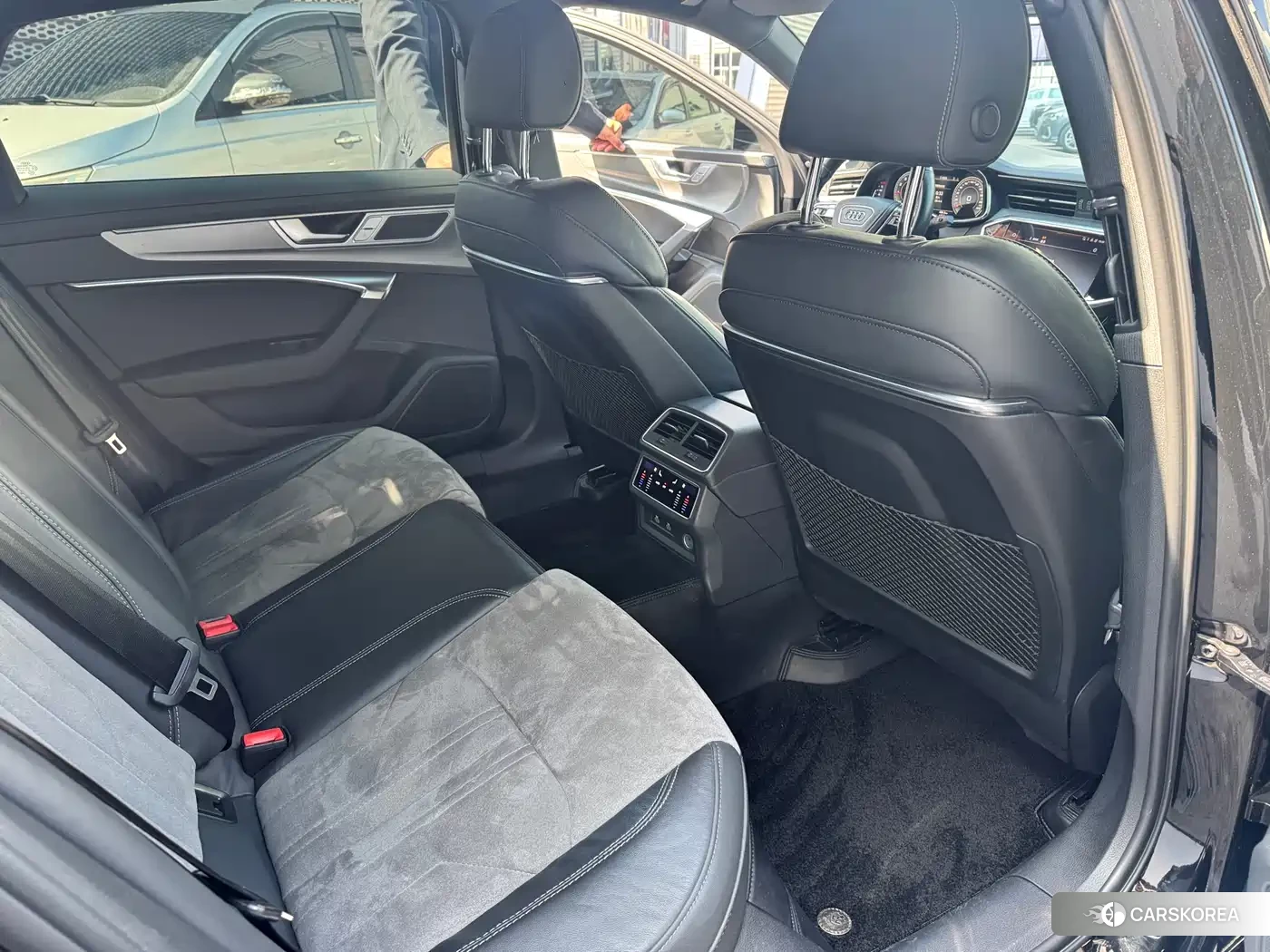 Audi A6L id 4576373 из Китая 10