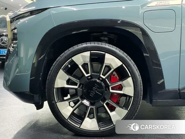 BMW XM id 4264063 из Китая 10
