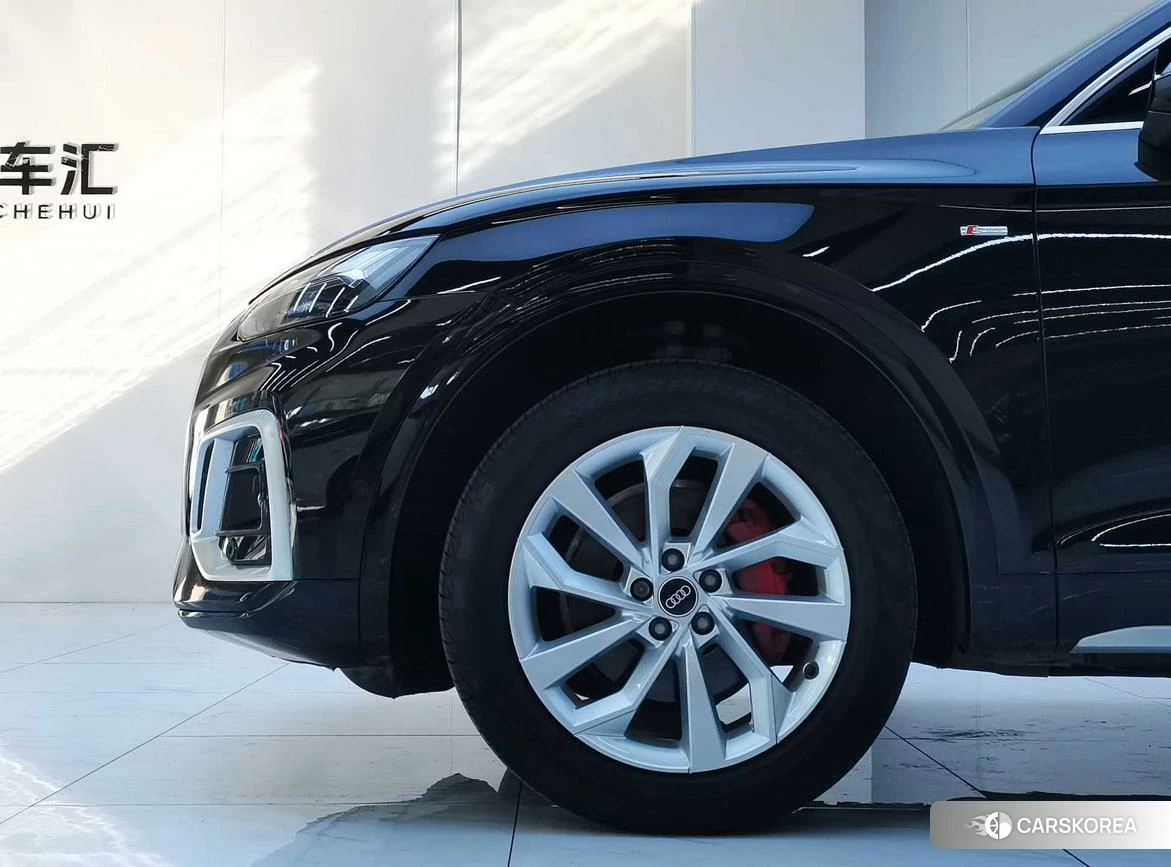 Audi Q5L id 4467738 из Китая 10