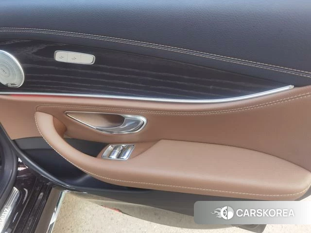 Mercedes-Benz E-class id 4298268 из Китая 10