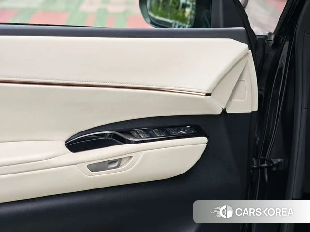 Lexus LM id 4259833 из Китая 10