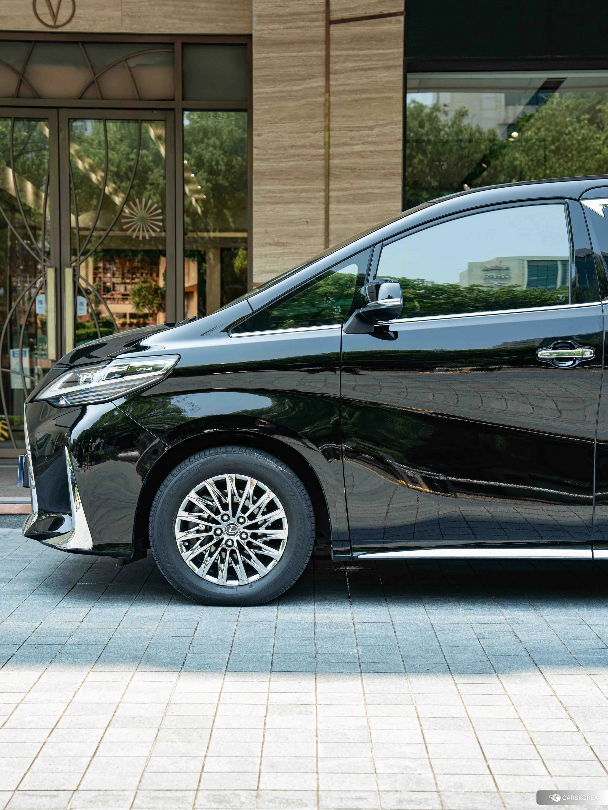 Lexus LM id 4512430 из Китая 10