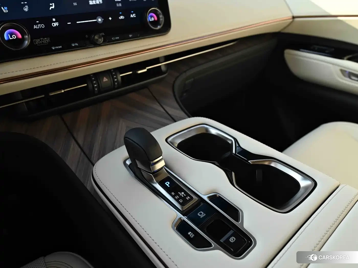 Lexus LM id 4685865 из Китая 10