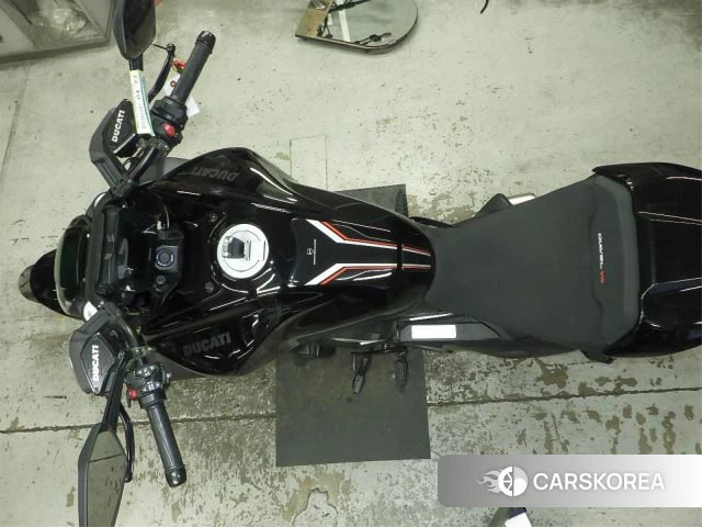 Проданный Ducati DIAVEL V4 id 4199687 из Японии, фото 10