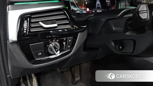 BMW 5 Series (G30) id 3348731 из Кореи 10