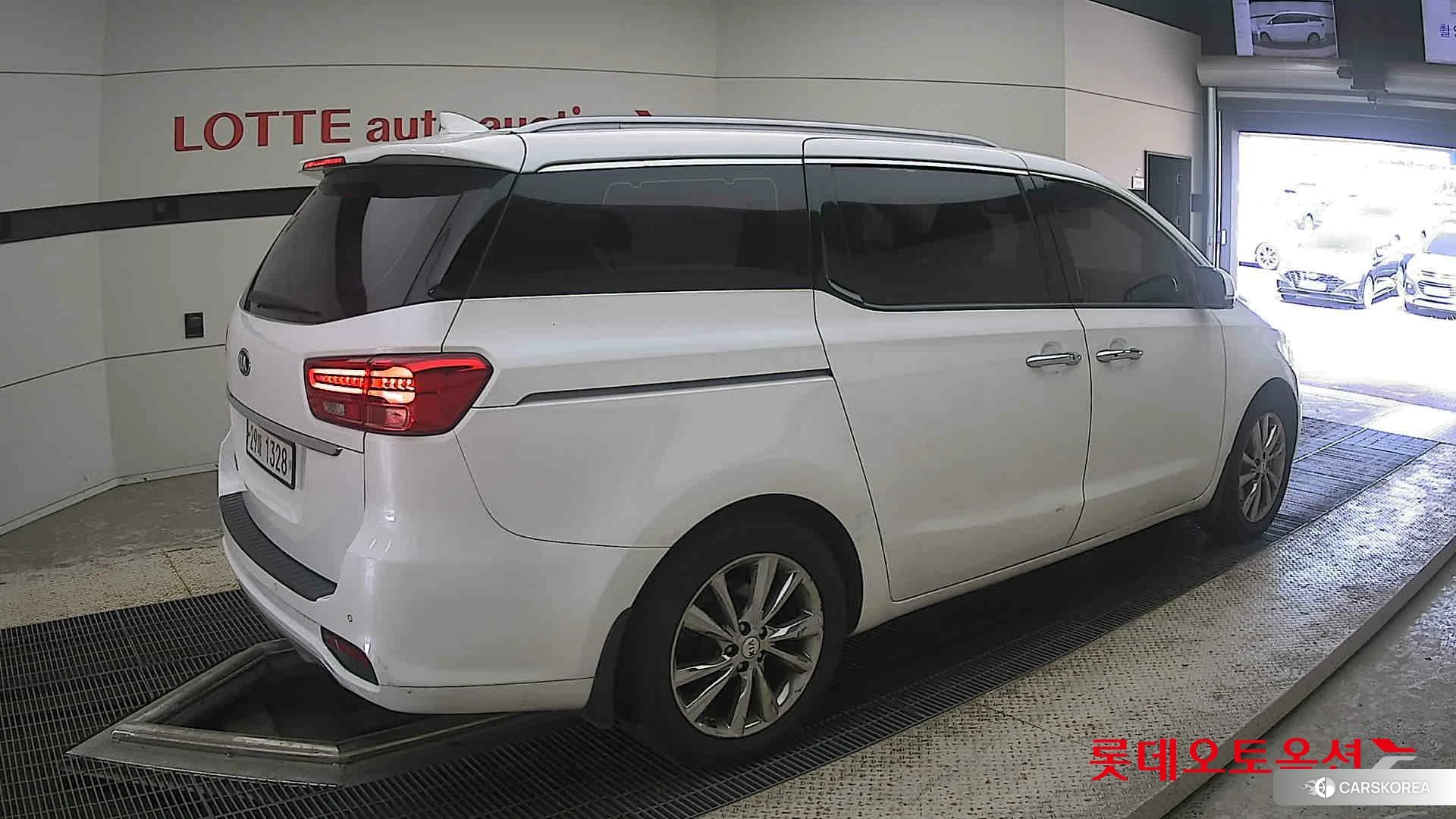 Kia Carnival id 4504352 из Кореи 10