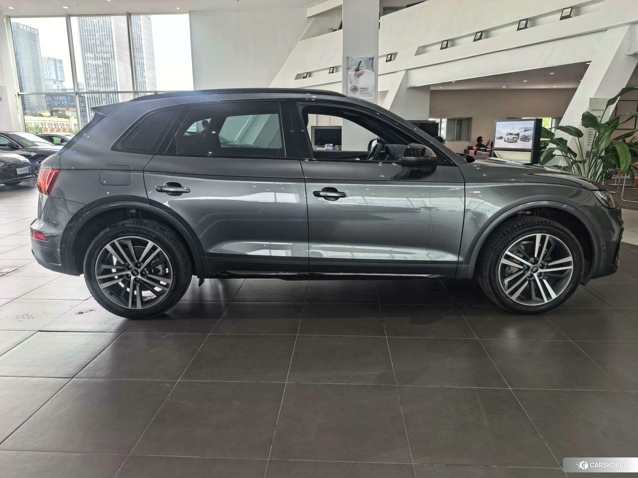 Audi Q5L id 4452614 из Китая 10