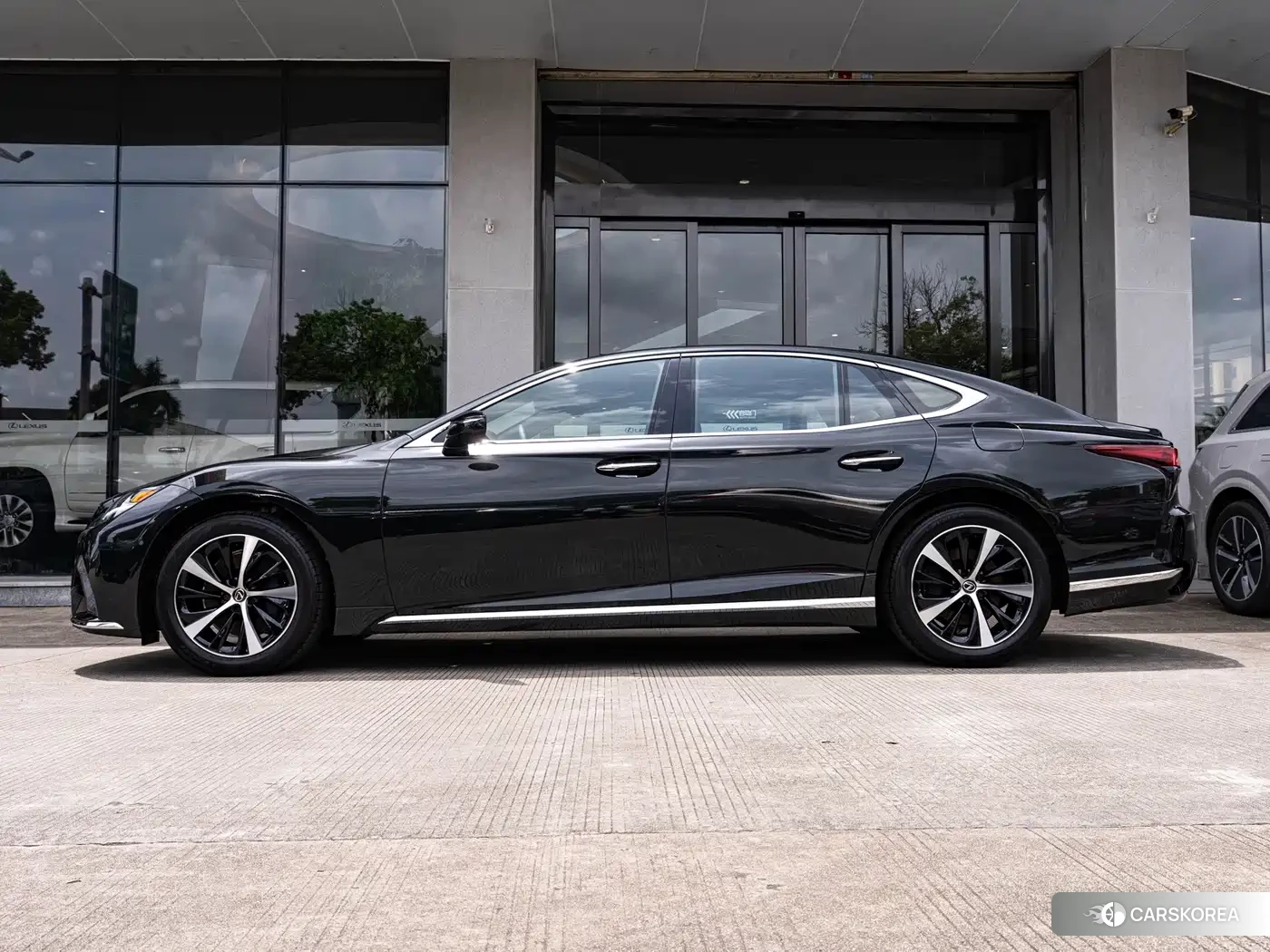 Lexus LS id 4601845 из Китая 10
