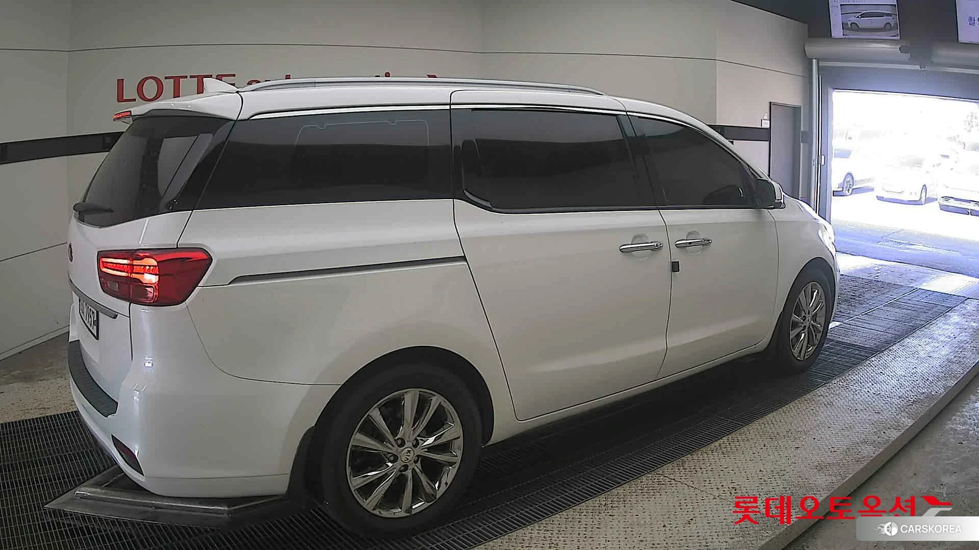 Kia Carnival id 4902436 из Кореи 10