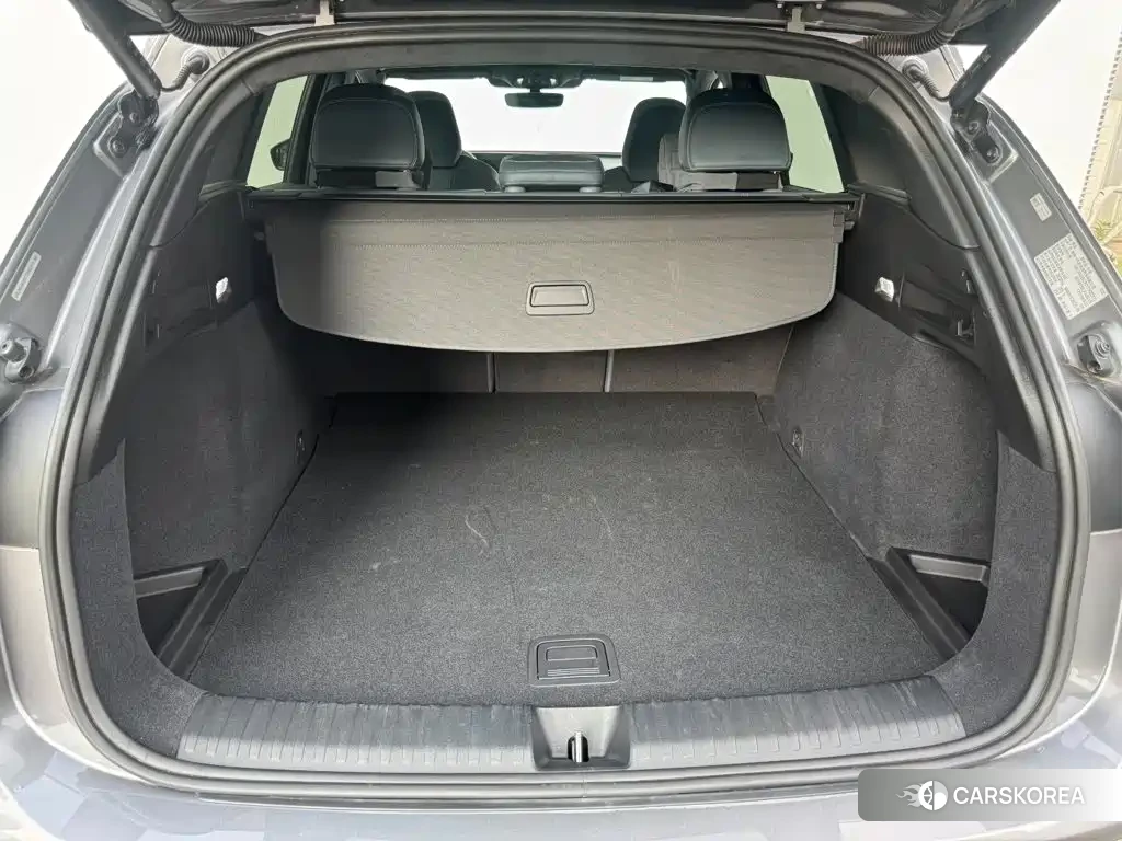 Audi Q6L id 4628132 из Китая 10