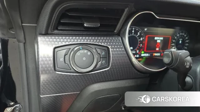 Ford Mustang id 3728120 из Кореи 10